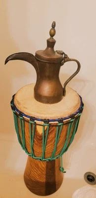 Antigua cafetera antigua beduina árabe Dallah latón cobre - دلة قهوة Foto 1 de 4