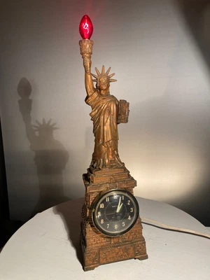 Vintage New York Statue Of Liberty Electric Cast Metal Lamp and windup clock - Image 1 of 4