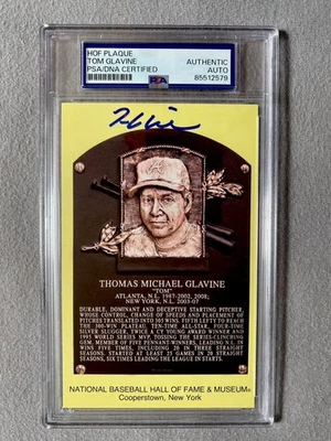 ATLANTA BRAVES- TOM GLAVINE AUTOGRAPH HALL OF FAME PLAQUE CARD PSA SLAB COA 579 - Image 1 of 2