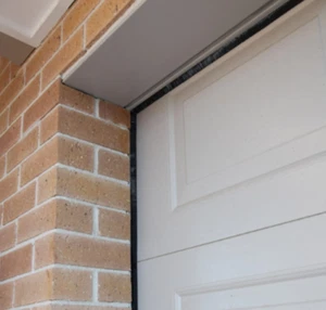Cleverseal Sectional Garage Door Pest Ember Dust 3000h x 5500w 25mm Brush - Picture 1 of 5