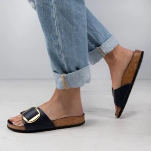 SANDALI SLIDE BIRKENSTOCK MADRID CON FIBBIA GRANDE BLU NUOVI SENZA ETICHETTE TAGLIA 8-8.5US/39EU - Foto 1 di 12