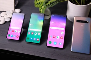 Samsung Galaxy S10 - 128GB Unlocked Various Colours + 12 Months warranty  - Picture 1 of 3