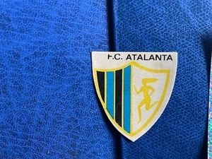 SCUDETTO ATALANTA PERFETTO EDIZIONE SCONOSCIUTA MAI ATTACCATO - Bild 1 von 2