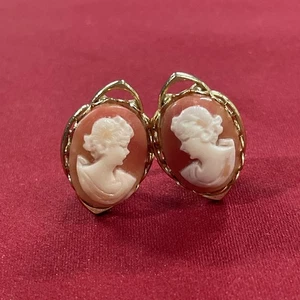 Aretes camafeo vintage con clip en tono dorado  - Imagen 1 de 3