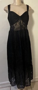 Guess schwarzes Spitzenkleid integrierter BH 10 GEBRAUCHT, IN EINWANDFREIEM ZUSTAND  - Bild 1 von 7