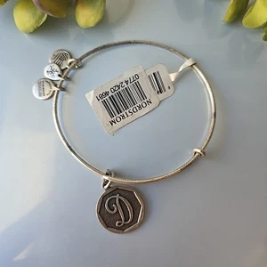 Neu Alex und ANI Silberfarben Buchstabe D Initiale Bettelarmreif Armband Einheitsgröße - Bild 1 von 2
