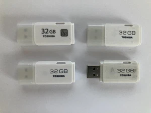 Job Lot 32GB x 4 Toshiba Transmemory USB 3.0 & USB 2.0 Flash Drive Memory Stks - Bild 1 von 1