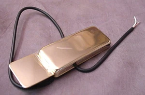 MINI PASTILLA HUMBUCKER DORADA PARA GUITARRA - MONTAJE EN GOLPEADOR - Imagen 1 de 4