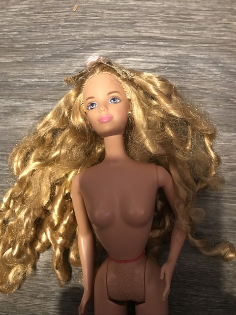 Boneca Barbie - Bela adormecida - Sucata - Escorrega o Preço