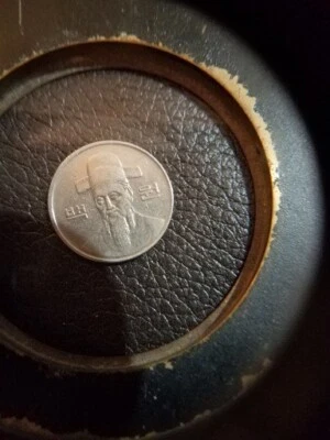 SOUTH KOREA 1992 OLD CIRCULATED LARGE 100 WON COIN - Image 1 of 2