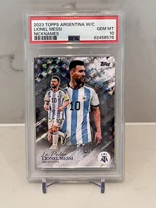 Lionel Messi 2023 Topps Argentina World Champions Nicknames La Pulga PSA 10 - Bild 1 von 2