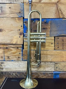 Yamaha Trompete Golden Bb 2320 Messing mit Hartschalenkoffer aus Japan ungetestet wie besehen - Bild 1 von 19