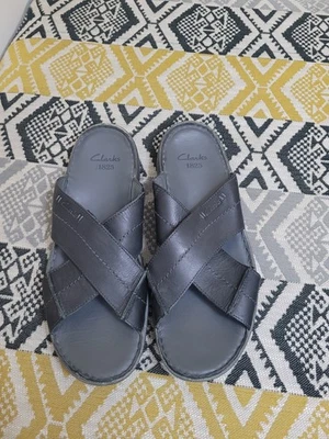 EUC Mens Black Clarks Leather Cross Over Slides Sandals Size 10 EU 44.5 - Image 1 of 4