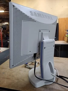 Samsung SyncMaster 171B 17 inch White Flat Screen VGA Monitor, LCD 4:3 1280x1024 - Picture 1 of 11