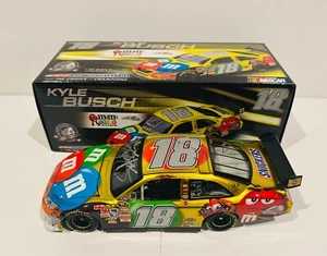 Kyle Busch firmato RCCA 1/24 2008 #18 M&M's Liquid Color 1 di 4.306 realizzato - Foto 1 di 12