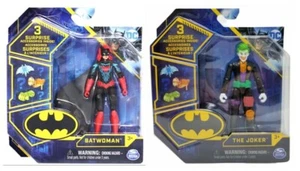 DC Comics Batwoman und Joker, 4 Zoll Actionfiguren mit 3 Überraschungszubehörteilen - Bild 1 von 4