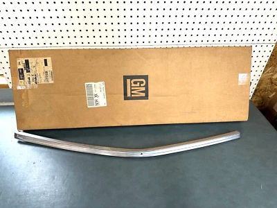 GM OEM NOS 03524981 LH Door Window Channel Retainer 1994-1995 Cadillac Deville - Image 1 of 4