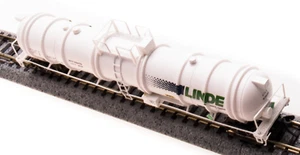 Broadway Limited 3724 N Linde Cryogenic Tank Car (Pack of 2) - Picture 1 of 10