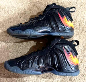 NIKE Youth Foamposite Sneakers 5Y LITTLE POSITE ONE JACKOLANTERN Halloween - Foto 1 di 6