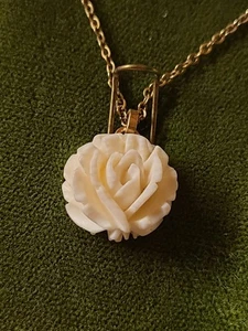 Juego de COLLAR y PENDIENTES de Colección Krementz 14k Superpuesto Tallado a Mano Rosa Caja Original - Imagen 1 de 3