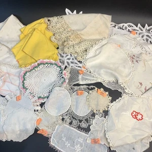 Lote mixto de 20 tapetes de encaje bordados crochet de colección proyecto artesanía upcycle - Imagen 1 de 12