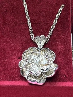 Collar colgante de plata de ley y diamantes naturales Affinity... Foto 1 de 4