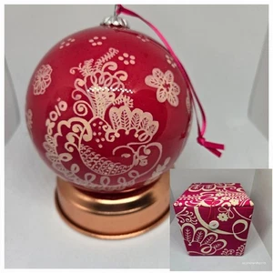 Vera Bradley 2010 Twirly Birds Pink  Glass Ball Ornament Christmas   W Box - Picture 1 of 6