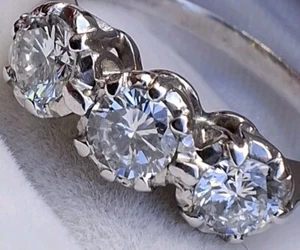 18Ct White Gold VS Diamond Clarity 0.85Ct Trilogy Engagement Ring Size M Superb! - Picture 1 of 9