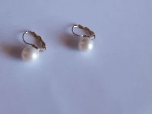 C218 Orecchini Pendenti Perle Chiusura Monachina Acciaio Oro 2cm perla 10mm - Foto 1 di 10