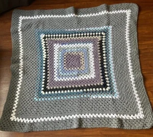 ¡NUEVO! MANTA CROCHETED AFGANA HECHA A MANO tiro para un regalo, 44" x 42" acogedora y cálida - Imagen 1 de 3