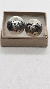 Amerikanische Ureinwohner Sterlingsilber gestempelt Herzlinie Bär Ohrstecker neu ohne Etikett - Bild 1 von 12