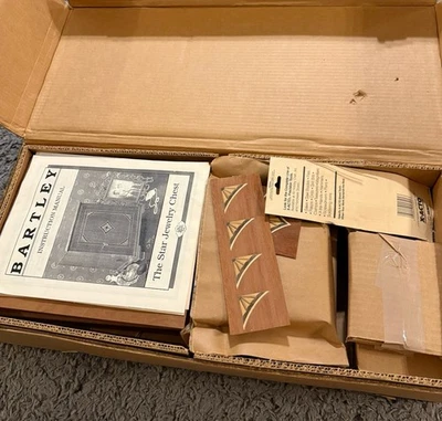 The Bartley Collection Miniatura The Star Dresser Joyero Caja KIT DE COLECCIÓN NUEVO Foto 1 de 4