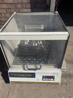 New Brunswick Scientific Classic C24 Incubator Shaker - Image 1 of 4