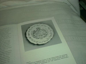 DIE GROSSE GÖGGINGER FAYENCE-PLATTE / ERLÄUTERUNGS-HEFT - Bild 1 von 1