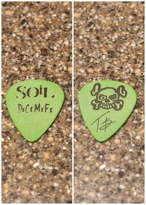 Soil 2002 tour Black On Green Tom Schofield DxCxMxFx Band Logo Guitar Pick Pic - Picture 1 of 3