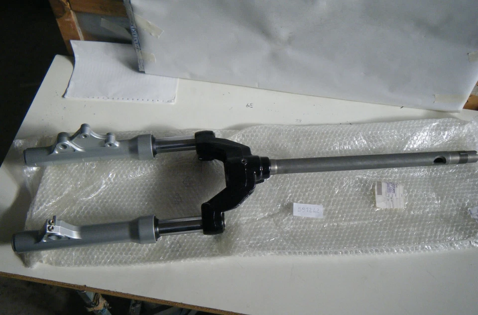 FORCELLA ANTERIORE PER PIAGGIO SUPER HEXAGON GTX cc.125/180 PIAGGIO 597242 - Immagine 1 di 1