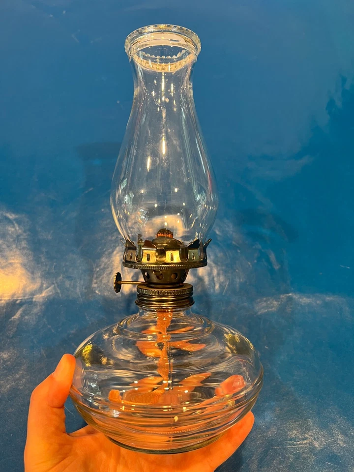 Lámpara de aceite Anchor Hocking lámpara huracán con chimenea 10" de alto vidrio transparente vintage Foto 1 de 4