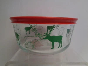 Pyrex Holiday Moose 4-Cup Storage Bowl with Red Plastic Cover New Christmas - Picture 1 of 3