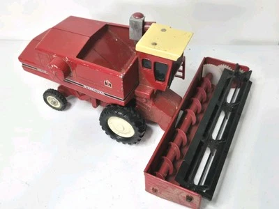 Винтажная сельскохозяйственная игрушка Ertl красный комбинированный осевой поток с одной головой отличное состояние товара - Изображение 1 из 4