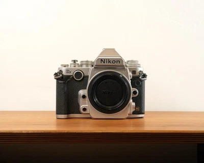 Cámara digital Nikon Df 16,2 MP SLR - plateada (solo cuerpo) Foto 1 de 4