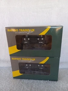 Rapido OO 907001 & 907002 SECR 7 Plank Open Wagons X 2 Models In SECR Grey - Picture 1 of 11