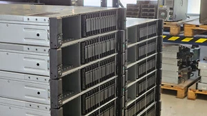 HPE DL380 Gen10 2x Xeon Gold 6152 22Core 2.1GHz 128GB RAM 24SFF P408i RAID 2PSU - Bild 1 von 9