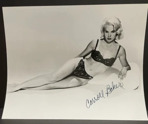 Carroll Baker in Lingerie ~ handsigniertes 8x10 s/w Foto ~ "If Looks Could Kill" - Bild 1 von 6