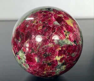 Eudialyt rote Kugel Eudialyte red-pink Sphere Russische Mineralien - Bild 1 von 2