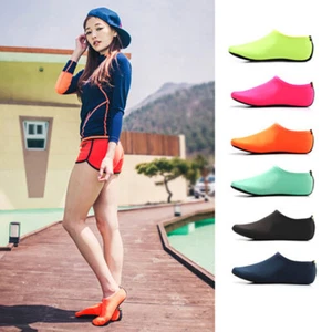 Universal Beach Socks And Snorkeling Shoe Covers - Bild 1 von 15