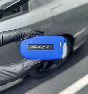 CARGADOR AZUL DODGE SRT CHALLENGE JEEP HELLCAT LLAVERO CON LOGOTIPO (¡SOLO CARCASA!!!) Foto 1 de 3