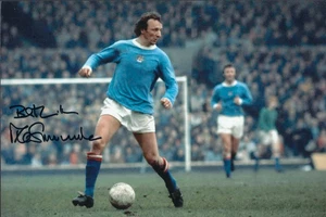 MIKE SUMMERBEE   MAN CITY   1965-1975  - SUPERB HAND SIGNED 12x8 PHOTO - Picture 1 of 1
