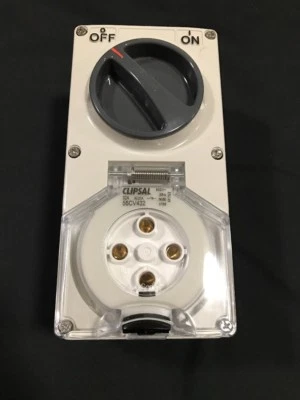 Clipsal 56CV432 56 series 3 Phase 4 Pin Switched Socket Outlet 500V 32A 50Hz - Image 1 of 4