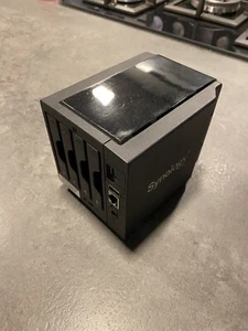 Synology DS411 Slim 4 Bay SILENT NAS mit 4x 1TB HDD - Bild 1 von 2