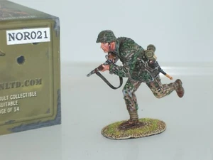 FIRST LEGION NOR021 EJÉRCITO ALEMÁN PANZER GRANADERO SOLDADO CORRIENDO CON RIFLE - Imagen 1 de 2